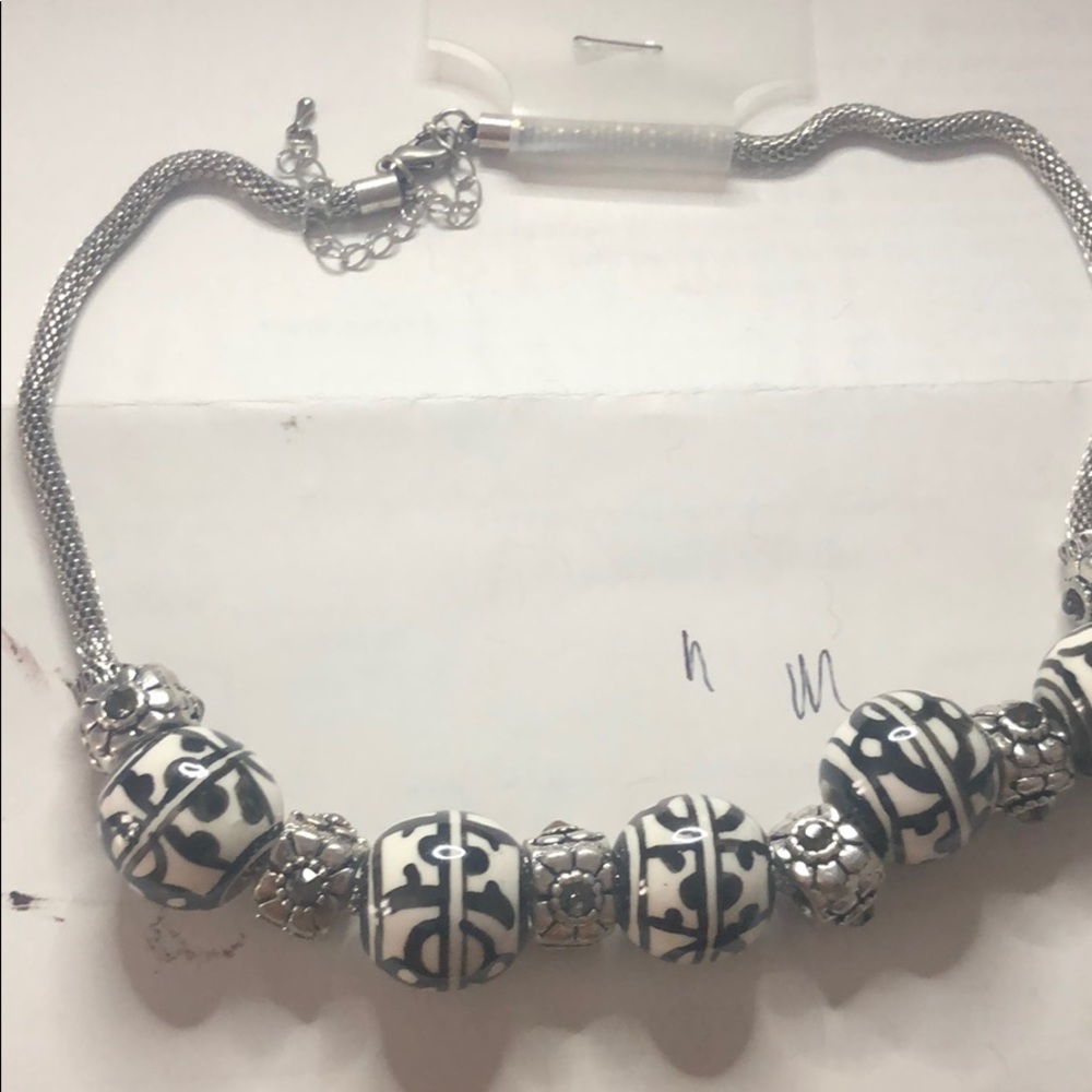 Solves necklace with black and white beads